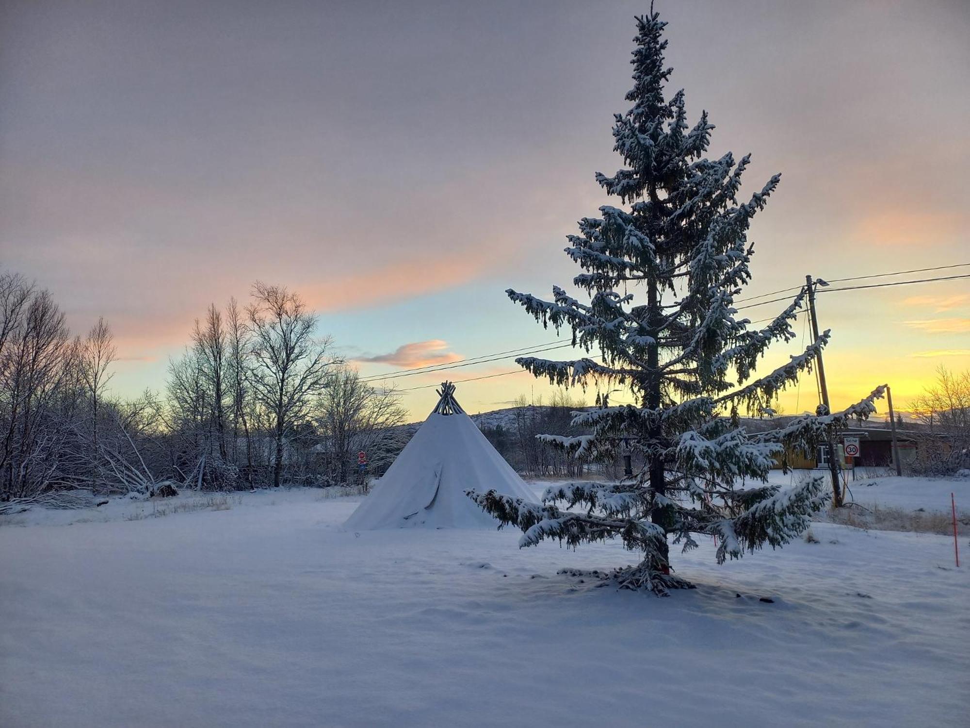 Atte Arstider Lodge Neiden Экстерьер фото